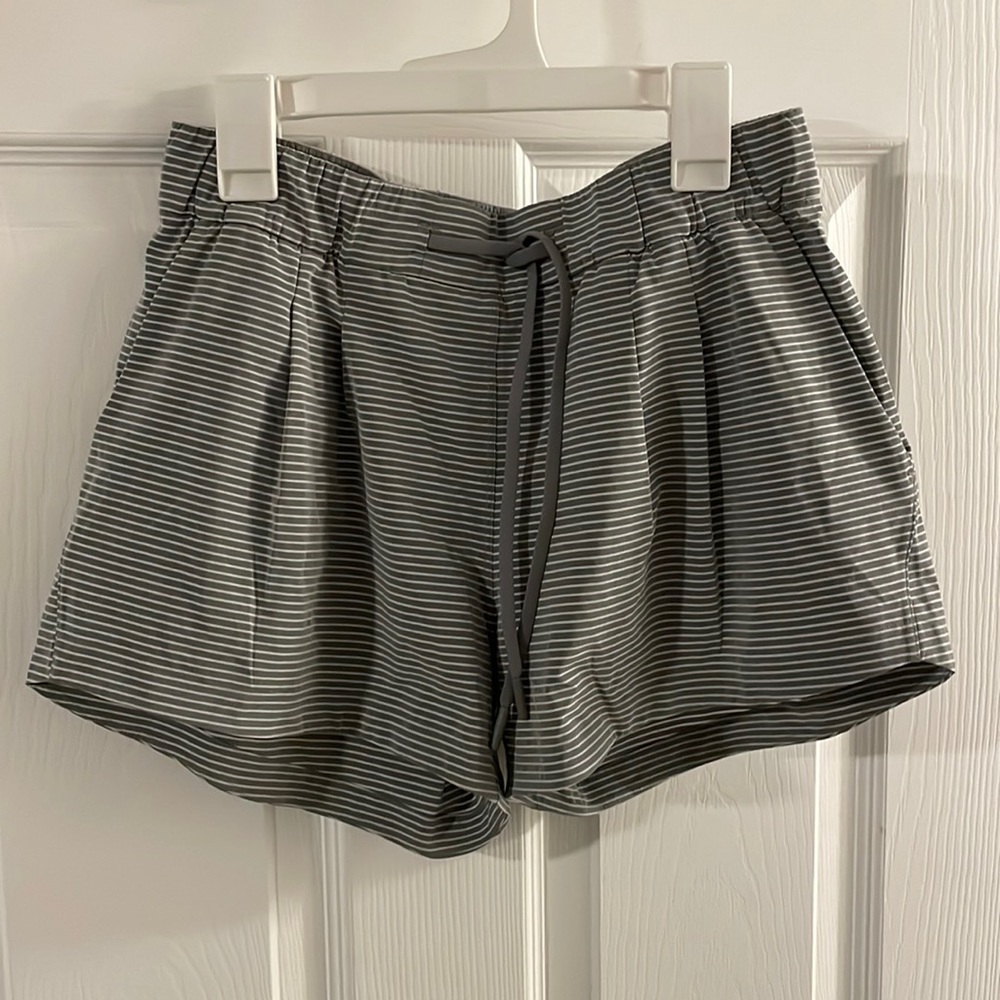 Lululemon shorts size 6 gray and white striped